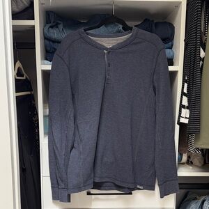 Eddie Bauer Men's Long-Sleeve Henley in Navy Blue